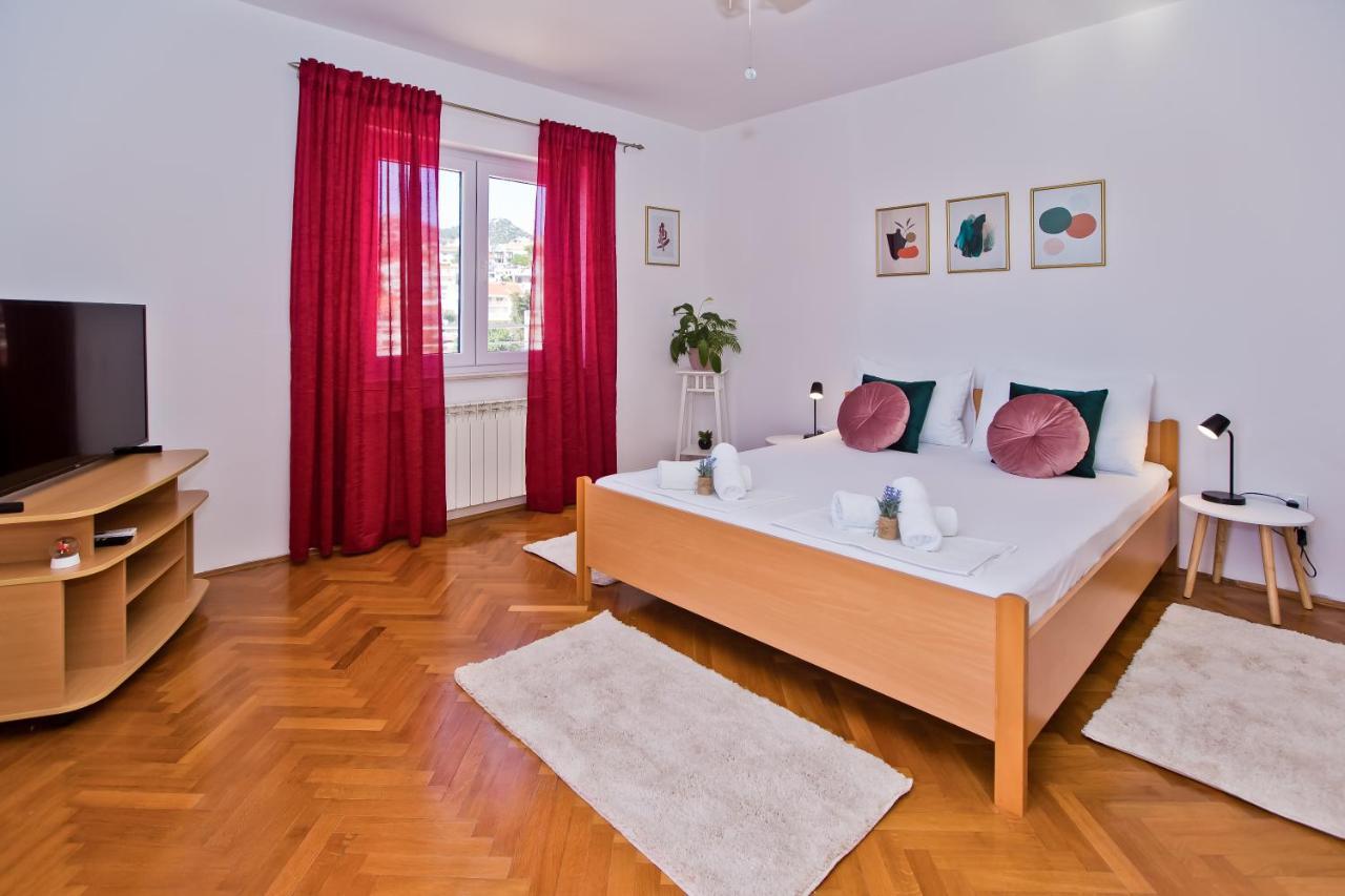 Apartments And Rooms Marija Hvar Town Exterior foto